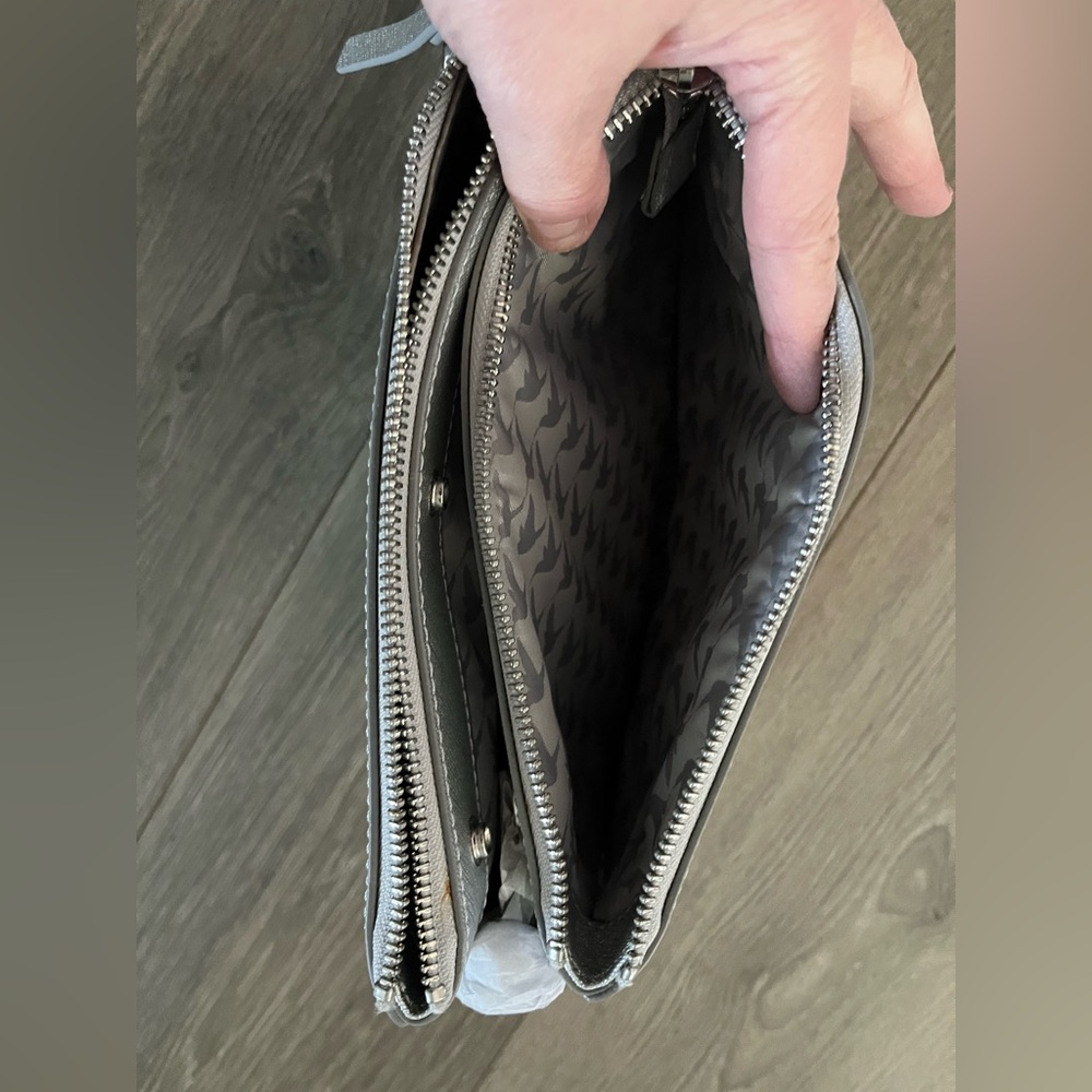 NWT Lo & Sons Pearl Saffiano Leather Silver Crossbody Bag Retails $300 - Picture 6 of 14